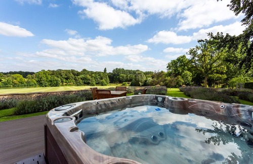 Longborough Villa | Moreton Manor - Eight Bedroom Villa, Sleeps 15