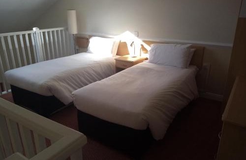 Chirk Bank Hotel | Moreton Park Hotel