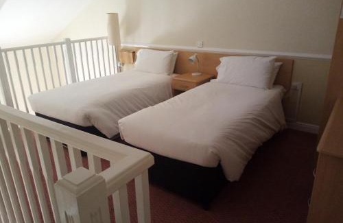Chirk Bank Hotel | Moreton Park Hotel