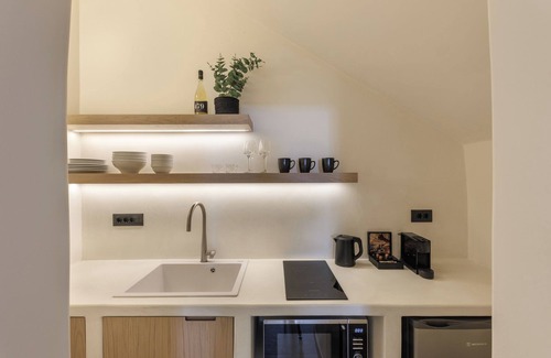 Firostefani Apartment | Morfes 2bedroom aprt with Plunge heated pool and Sea View by Caldera Houses