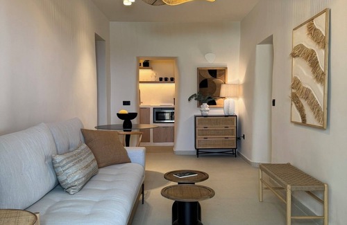 Firostefani Apartment | Morfes 2bedroom aprt with Plunge heated pool and Sea View by Caldera Houses