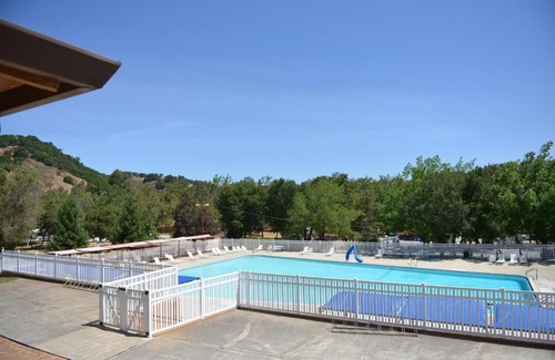 Morgan Hill Resort | Morgan Hill Camping Resort Cottage 4