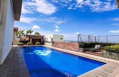 Pinagsama Apartment | Morgan Suite BGC shortwalk4 Venice Canal Mall free pool gym