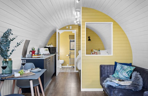 Wells Cabin | Morgan Sweet Glamping Pod - Free Wi-Fi