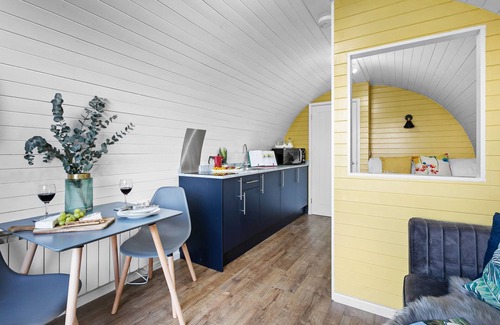 Wells Cabin | Morgan Sweet Glamping Pod - Free Wi-Fi