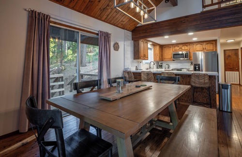 Arnold Cabin | Mori no Kokoro ~ Chalet w/summer pool access!