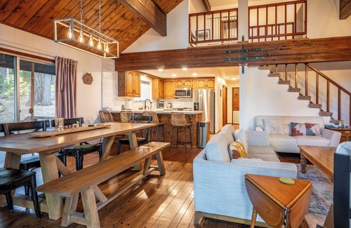 Arnold Cabin | Mori no Kokoro ~ Chalet w/summer pool access!