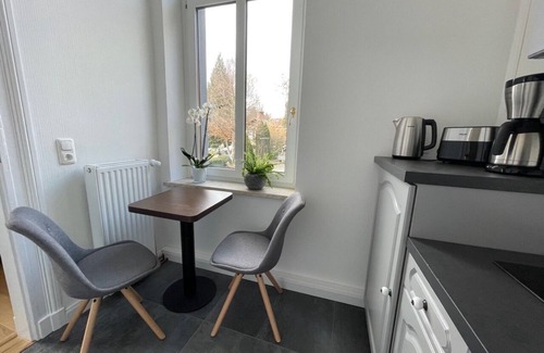 Schmolln Apartment | Moritz townhouse-modern apartment in the style of the old + garden shed