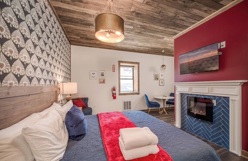 Hastings Hotel | Morning Coffee | Steps to Dining | Riverside Charm