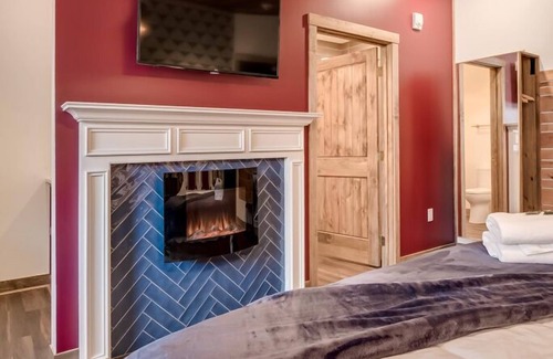 Hastings Hotel | Morning Coffee | Steps to Dining | Riverside Charm