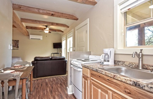 Wimberley Cabin | Morning Dove I Romantic, Minutes from The Square!