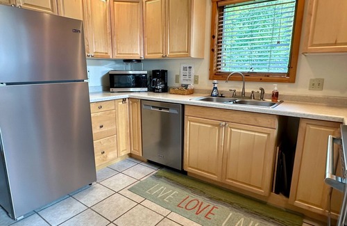 Lake Linden Cottage | Morning Glory Lakeside Cabin: Sun, Sand, and Lake Life – Perfect Summer Days