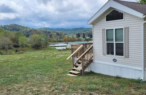 Senecaville Cabin | Morning Glory near Seneca Lake