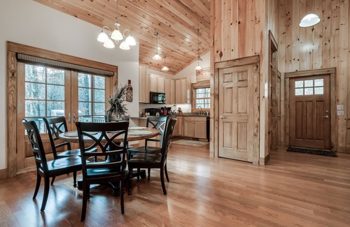 Sapphire Cabin | Morning Mist - Cozy Cabin with Amenities!