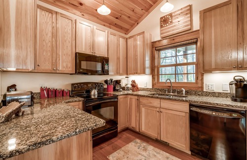 Sapphire Cabin | Morning Mist - Cozy Cabin with Amenities!