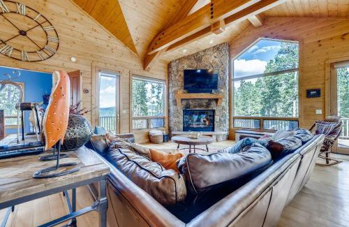 Warrior's Mark West House | Morning View Lodge Home Spacious Hot Tub and Views