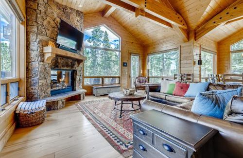 Warrior's Mark West House | Morning View Lodge Home Spacious Hot Tub and Views