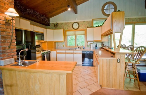 Ellicottville Ski Chalet | Morningstar Lodge, Classic, Clean, Close