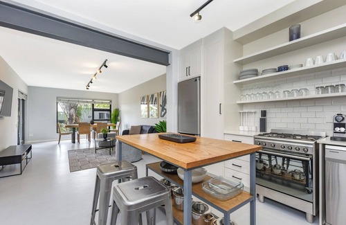 Greater Johannesburg Metropolitan Area Apartment | Morningsun Garden Apartment | Pool