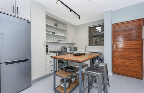 Greater Johannesburg Metropolitan Area Apartment | Morningsun Garden Apartment | Pool