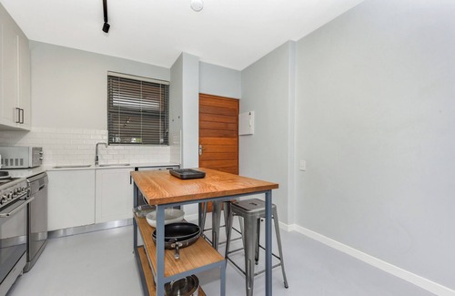 Greater Johannesburg Metropolitan Area Apartment | Morningsun Garden Apartment | Pool