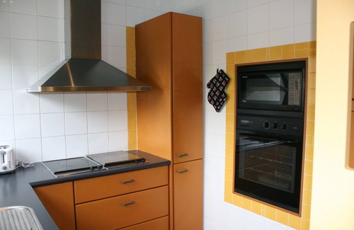 Mornington Apartment | MORNINGTON BEACH APARTMENT #5 : directly opposite the beach with great views.