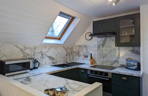 Almondbank Ski Chalet | Morrigan 7-Hot Tub-Pet Friendly-Boutique-Perthshire-Families