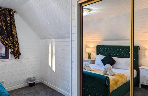Almondbank Ski Chalet | Morrigan 7-Hot Tub-Pet Friendly-Boutique-Perthshire-Families