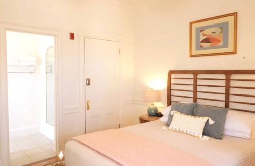 Parkside House | Morrill Mansion Inn | 7 | Self Check In | Parking
