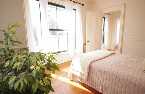 Parkside House | Morrill Mansion Inn | 8 | Self Check In | Parking