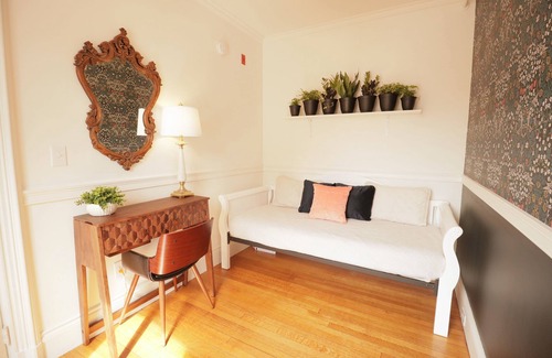 Parkside House | Morrill Mansion Inn | 8 | Self Check In | Parking