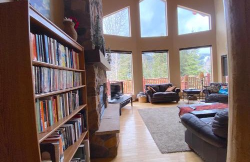 Fairways Ski Chalet | Morrisey Chalet at Sun Peaks