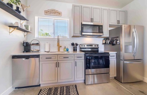 Morrison House | ‼️Morrison Getaway‼️ - 2BR House, BBQ , Free Parking