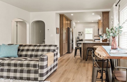 Lakeside House | Morton 2 -Relax by Lake Michigan, 3 bedroom, pets, fenced yard, Beaches, Fishing