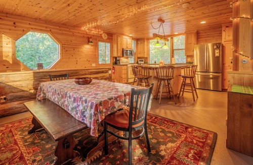 Arnold Cabin | Morton Family Cabin - Popular VR Returns!