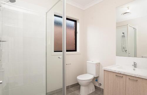 Hamilton House | Morview Holiday Homes-Giraffe