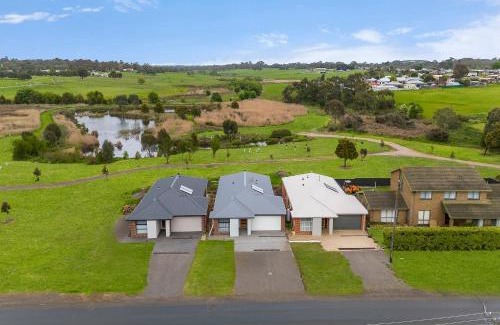 Hamilton House | Morview Holiday Homes-Giraffe