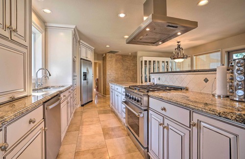 Moses Lake House | Moses Lake Retreat w/Salt Water Hot Tub!