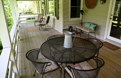 Highlands Cabin | Moss Hill Cottage 2BR/2 bath mountain styled with comfort in mind