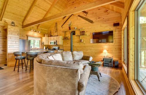 Mindoro House | Moss Hill Haven Near Trails in Mindoro
