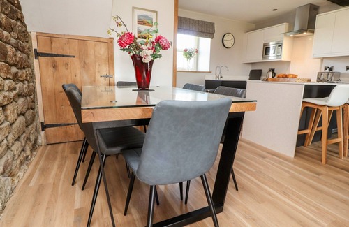 Fence Cottage | Moss Side Retreat