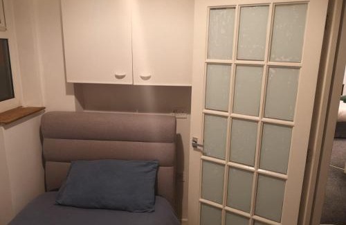 Tea Green House | MossBank House Luton Airport