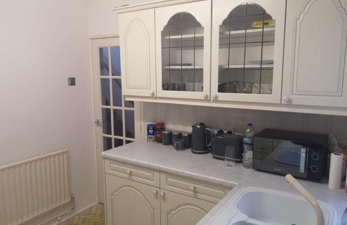 Tea Green House | MossBank House Luton Airport