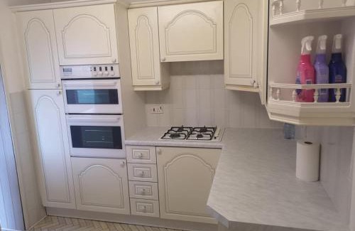 Tea Green House | MossBank House Luton Airport