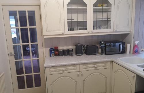 Tea Green House | MossBank House Luton Airport
