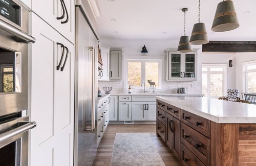Dysart et al Cottage | Mossrock Retreat - Stunning New Luxury Cottage & Hot Tub on Redstone Lake