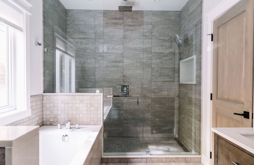 Dysart et al Cottage | Mossrock Retreat - Stunning New Luxury Cottage & Hot Tub on Redstone Lake