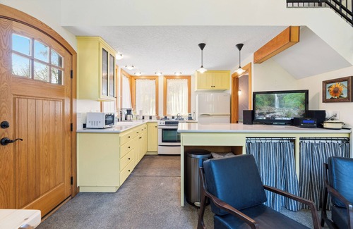 Garden Home-Whitford Cottage | Mossy Cobbles: Romantic Cottage in a Wooded Setting