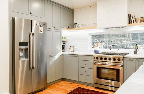 High Falls House | Mossybrook Hideout: Dog Friendly Oasis in High Falls w/Hot Tub