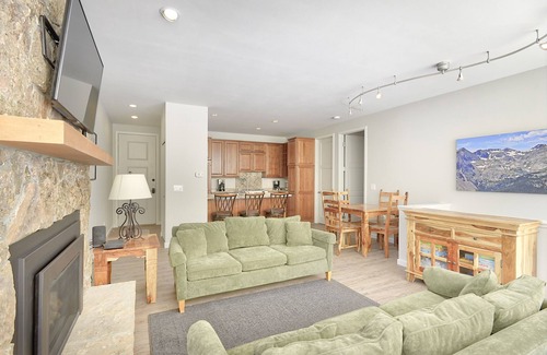Old Town Condo | MOST AMAZING VIEWS from this condo. Only minutes from slopes. Shared hot tub